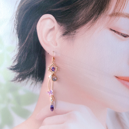 ひらり舞う蝶ピアス／イヤリング（フェミニンカラー） ピアス（フック 