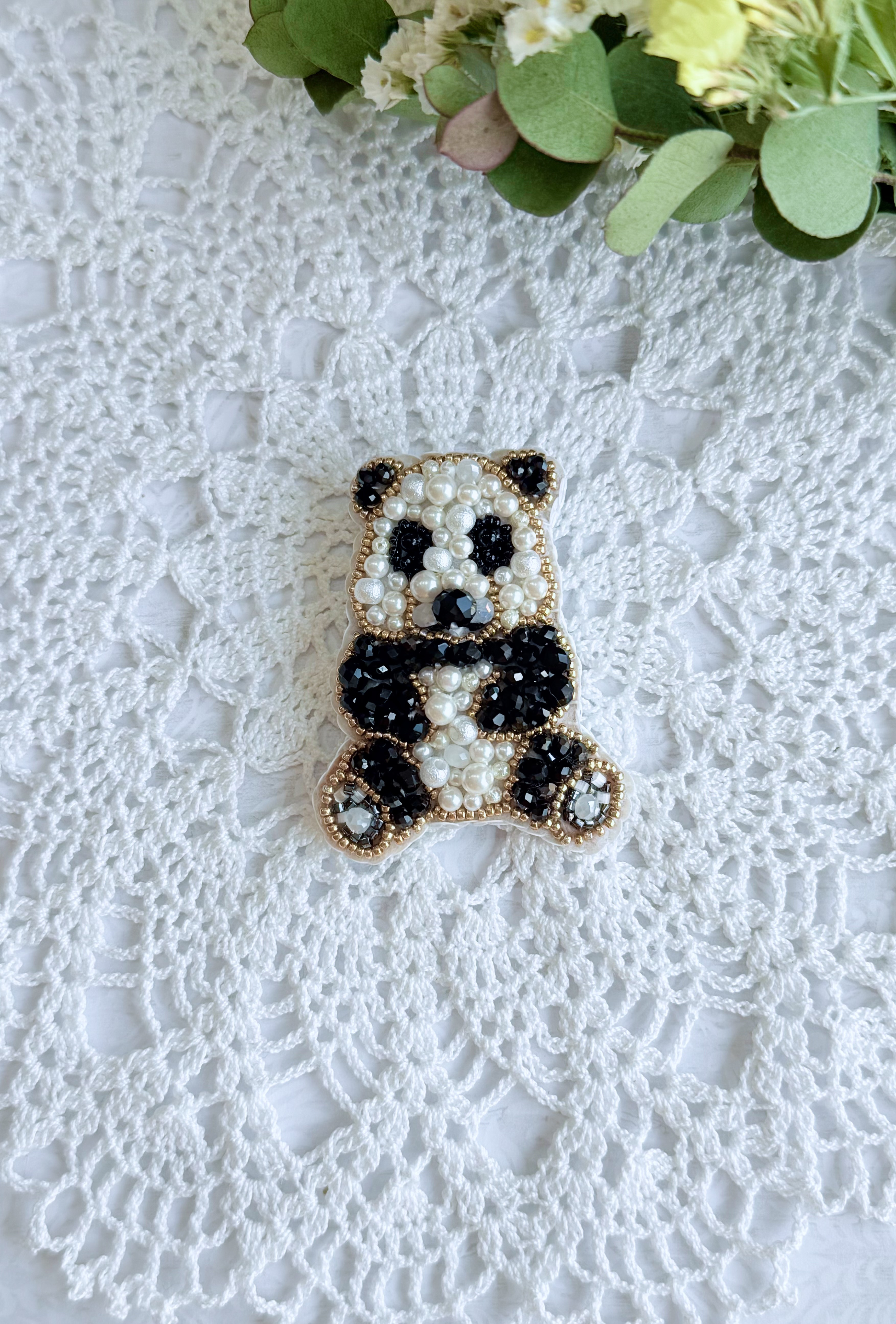 ビーズのオートクチュール刺繍ブローチ・パンダ