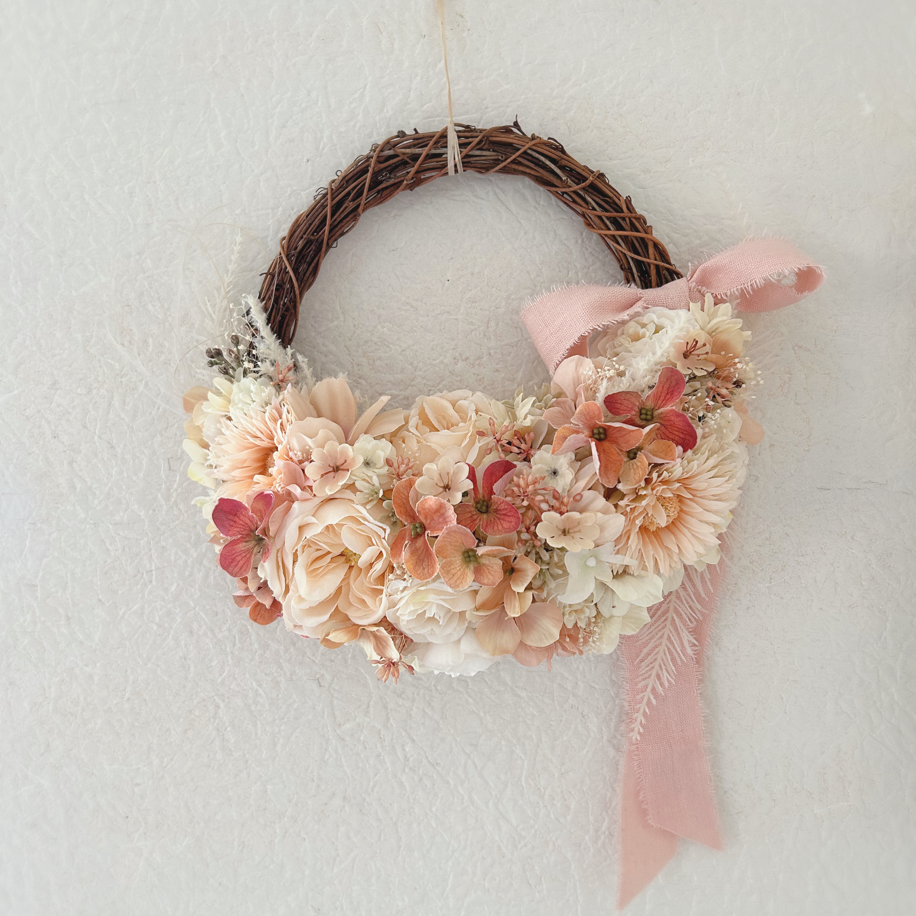 サーモンピンクのハーフリース 無料ラッピング フラワーインテリア フラワーギフト 新築祝い 結婚祝い 誕生日ギフト壁掛け 6,283円