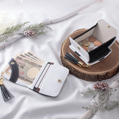 二つ折り財布　マヤレザー　ミドルウォレット　ハンドメイド　シマエナガ【匿名配送】 二つ折り財布 マヤレザー ミドルウォレット ハンドメイド シマエナガ