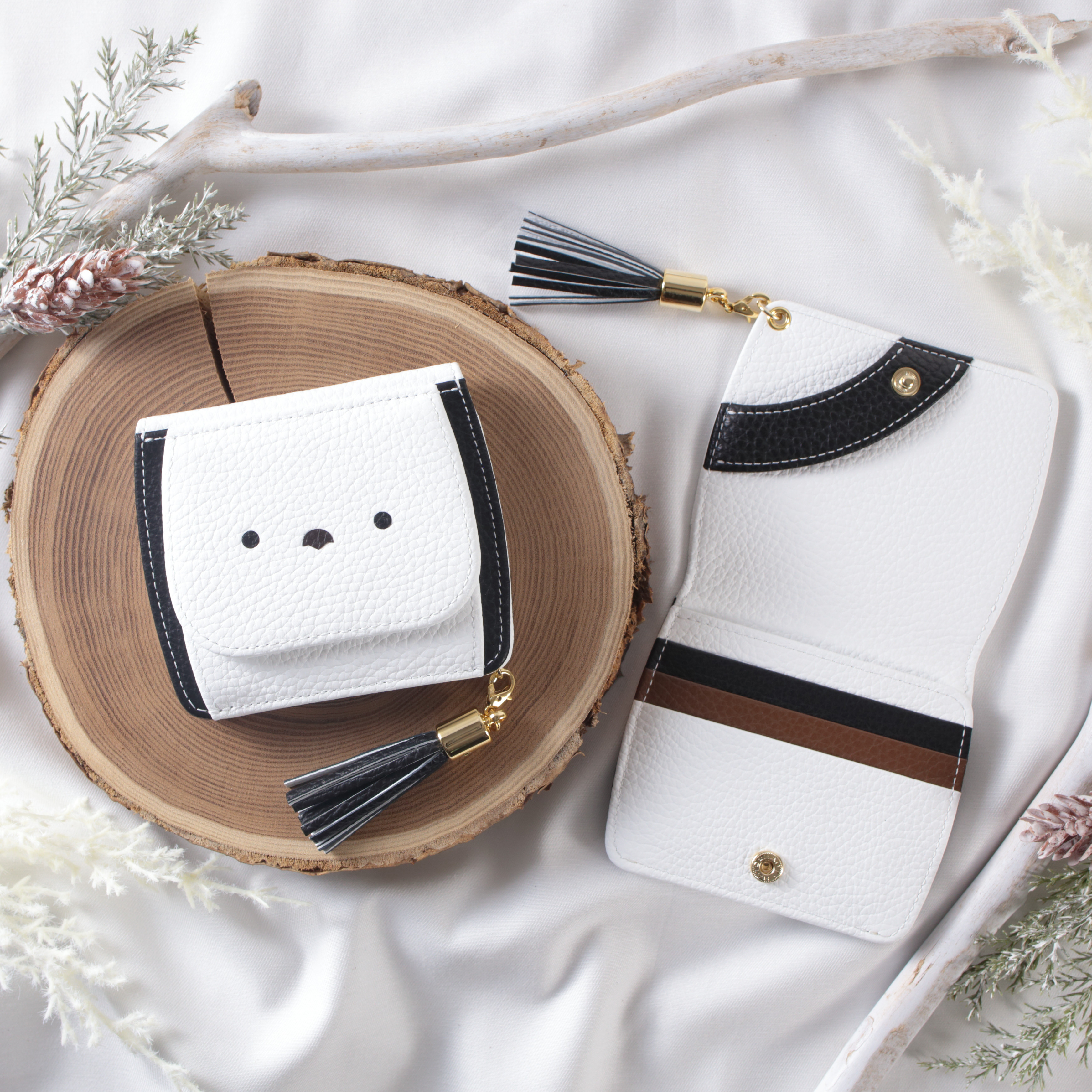 ふっくらまるい シマエナガのコンパクト折り財布【イタリアンレザー】