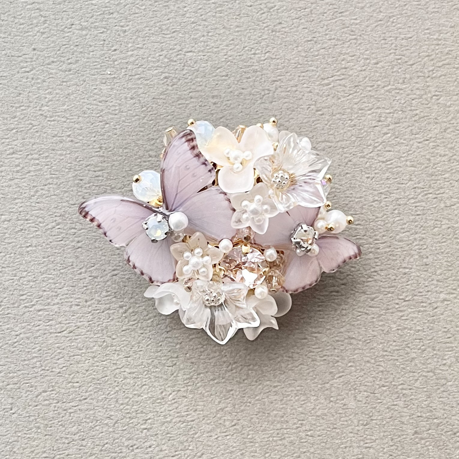 新作♡ピンク蝶々ブローチ　Mサイズ