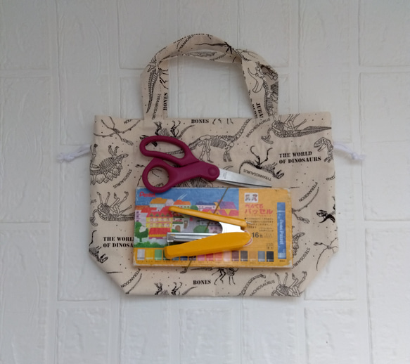 お道具袋　お弁当袋　巾着トート　トートバッグ　おむつ入れ　お散歩トート【恐竜☓キナリ】 7枚目の画像