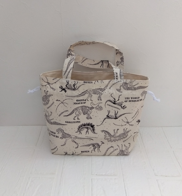 お道具袋　お弁当袋　巾着トート　トートバッグ　おむつ入れ　お散歩トート【恐竜☓キナリ】 2枚目の画像