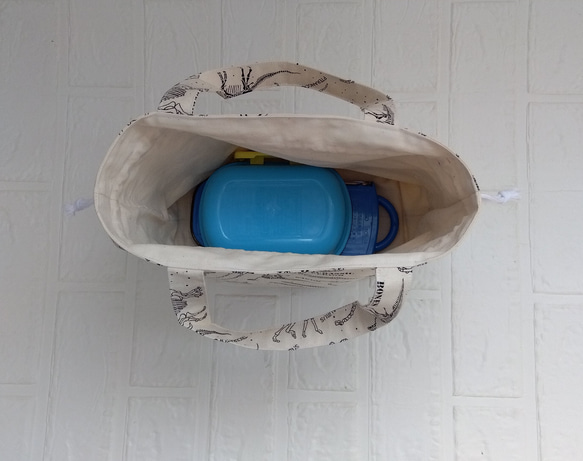 お道具袋　お弁当袋　巾着トート　トートバッグ　おむつ入れ　お散歩トート【恐竜☓キナリ】 4枚目の画像