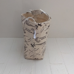 お道具袋　お弁当袋　巾着トート　トートバッグ　おむつ入れ　お散歩トート【恐竜☓キナリ】 3枚目の画像