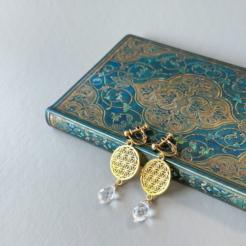 フラワーオブライフプレート×水晶イヤリング 40代から心を整えるお守り