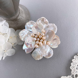 花びら淡水真珠のブローチ・ホワイトピオニー 2枚目の画像