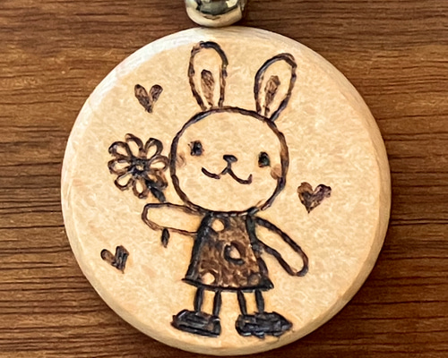 木製キーホルダー ♡名入れ無料♡ うさぎ お花 ウッドバーニング