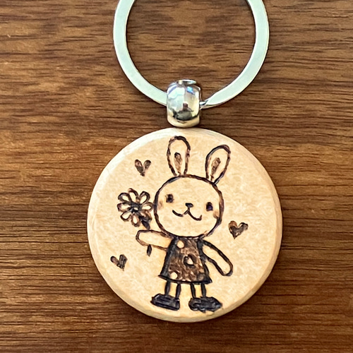 木製キーホルダー ♡名入れ無料♡ うさぎ お花 ウッドバーニング