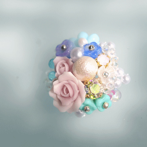 ピンクパープルの薔薇ブローチ 春の天然石帯留め ブローチ アトリエ 