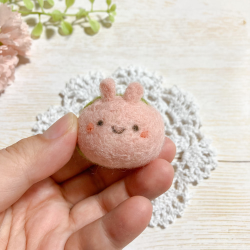 ♡春のうさくらもち♡羊毛フェルトのうさぎ桜餅 マスコット 置き物