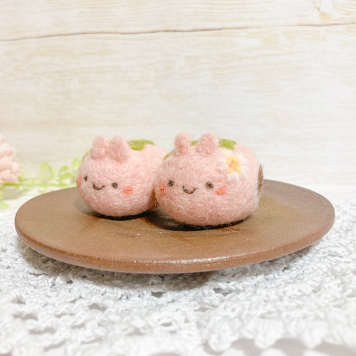 ♡春のうさくらもち♡羊毛フェルトのうさぎ桜餅 マスコット