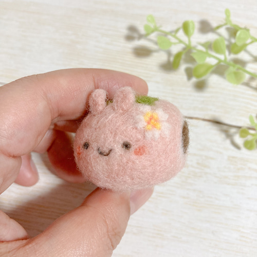 ♡春のうさくらもち♡羊毛フェルトのうさぎ桜餅 マスコット 置き物