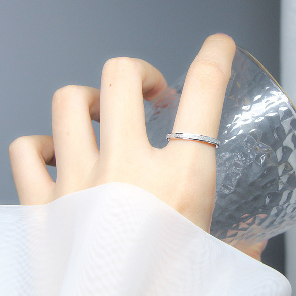 サイズ充実　幅2mm サージカルステンレス ラメ　リング 指輪 ピンキーリング 金属アレルギー対応 3枚目の画像