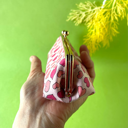 小さめがま口ペンケース プチギフト ポップで可愛いハート柄（ピンク） USAコットン マチ付き ミニポーチ 筆箱 6枚目の画像