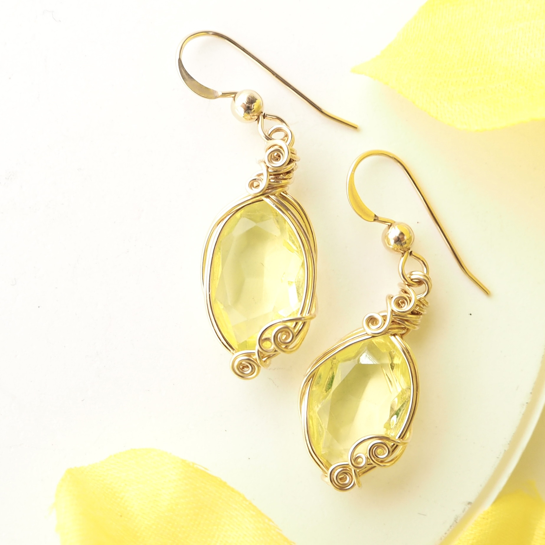 Vintage/グラスストーン ピアス イヤリング カナリーイエロー フカネ巻き ワイヤーラッピング 14kgf