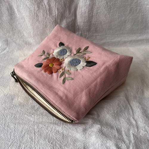 春カラーポーチ】花刺繍入り 小物入れに ポーチ Silvia 通販