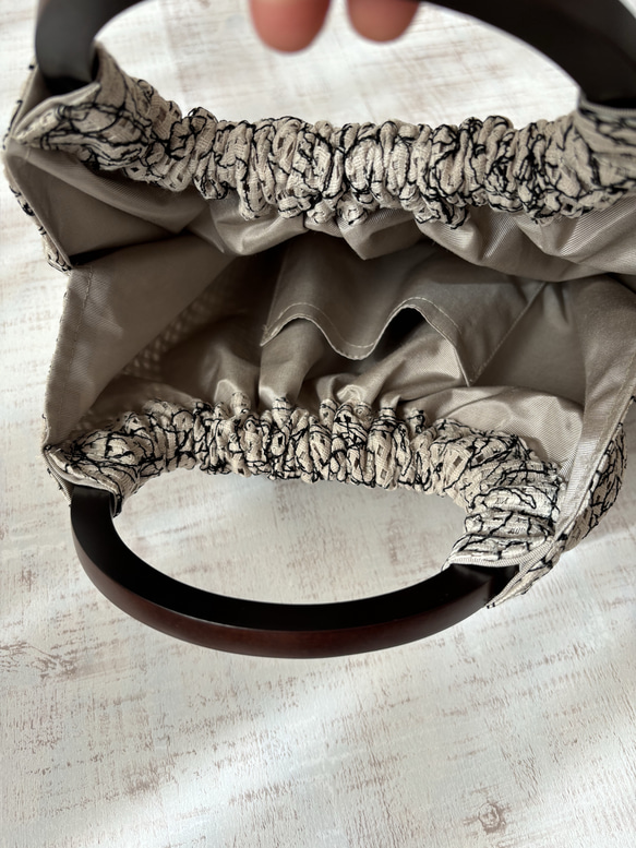 Sサイズ【刺繍メッシュ•木製リングバッグ】 7枚目の画像