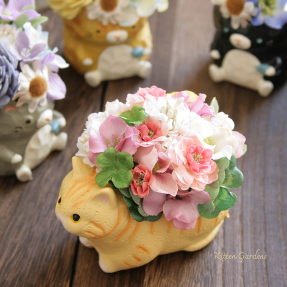 春色のお花を運ぶ猫アレンジメント 6枚目の画像