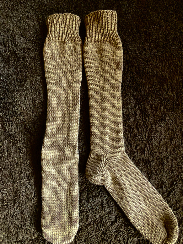 男性用手編み靴下(ハイソックス）メリノウール使用 1枚目の画像