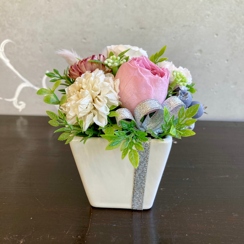 プリザーブドフラワー 、アーティスフィシャルフラー花器　33点セット プリザーブドフラワー 、アーティスフィシャルフラー花器 33点セット