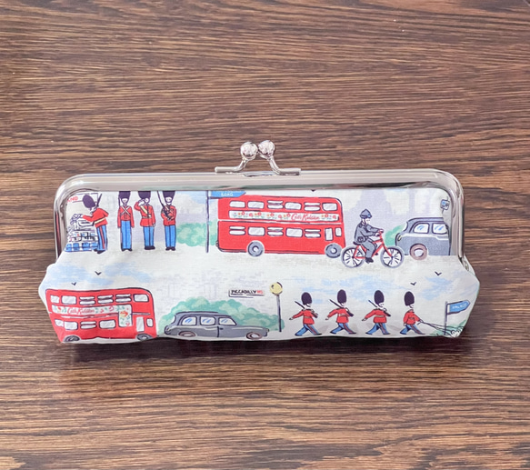 キャスキッドソン　横型がま口メガネケースペンケース　ロンドンシーン　展示 キャスキッドソン ロンドンストリート メガネケースペンケース兼用