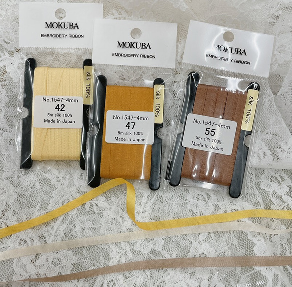 刺繍リボン　MOKUBA  MER1547d   4mm×5m巻　木馬リボン シルク100％　黄・茶系 1枚目の画像