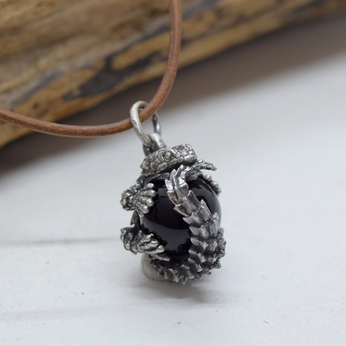 身守り、アルマジロトカゲ玉ペンダント モリオン(黒水晶) 革ヒモ