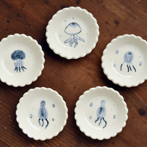 花型豆皿 クラゲ柄 絵付け 薬味皿・豆皿 おりでちせ 通販 17354777