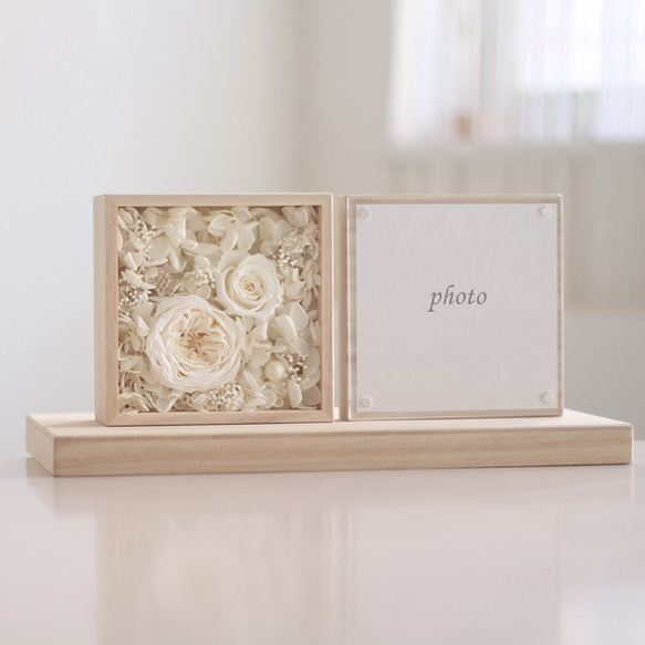 メモリアル”ドゥ・フルール”　プリザーブド仏花と写真立てのセット 1枚目の画像