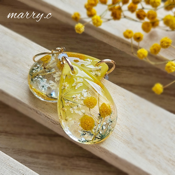 ミモザのしずくピアス・イヤリングmarry.c's handmadeaccessory 1枚目の画像