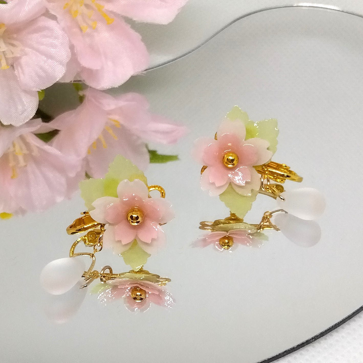 ピアス　鳥かご　パール　桜　花　白　花びら　ピンク　蝶　蓄光　光る　祭り　デート
