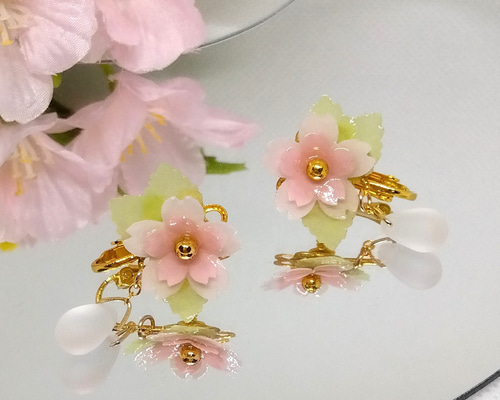 桜(さくら)の花の揺れるピアスorイヤリング 3種 パピエル®【受注制作