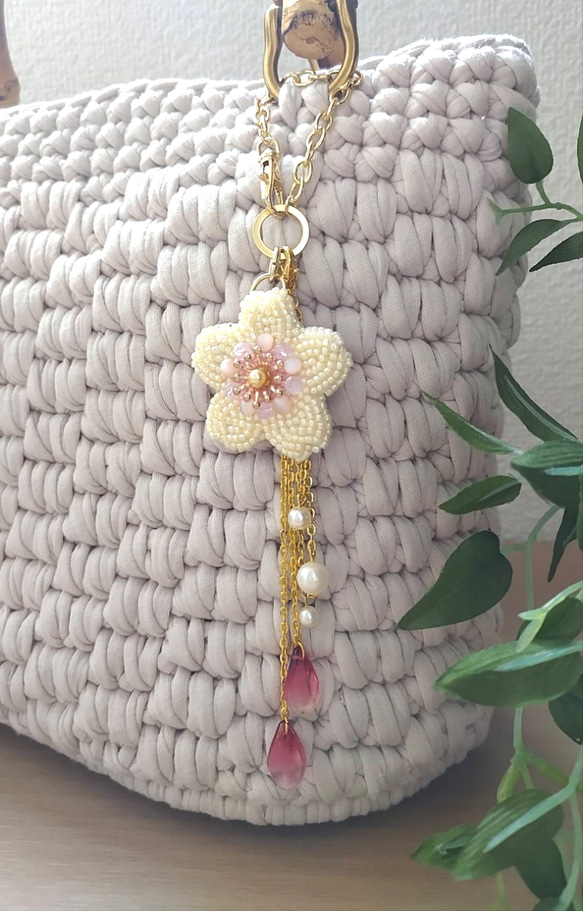 【１点限り】2way 桜　ビーズ刺繍　バッグチャーム/キーホルダー 1枚目の画像