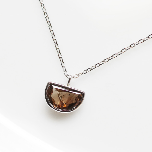 Pt900/850 半月形 セピアブラウンダイヤモンド 0.50ct