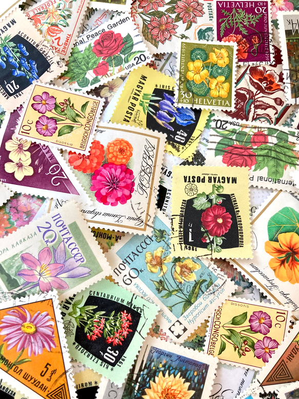 ＊。海外の美しい花の切手 .。＊ 15枚アソートセット（レジン封入素材、コラージュやラッピング等にも） 1枚目の画像