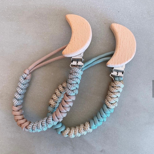 ハンドメイド  おしゃぶりホルダー　マルチホルダー 選べるカラー120通り】 おしゃぶりホルダー マルチホルダー おもちゃ