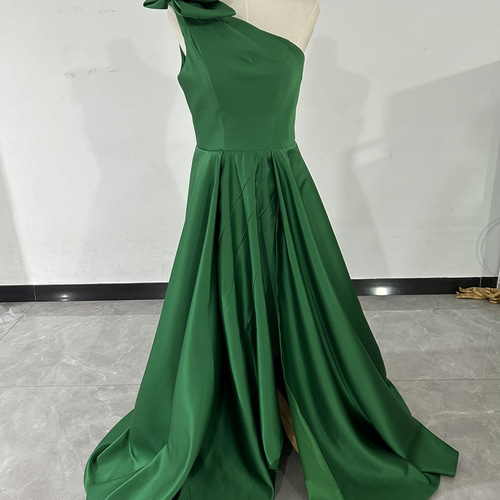 上品！パーティードレス 緑 ワンショルダー スリット プリンセスライン  
