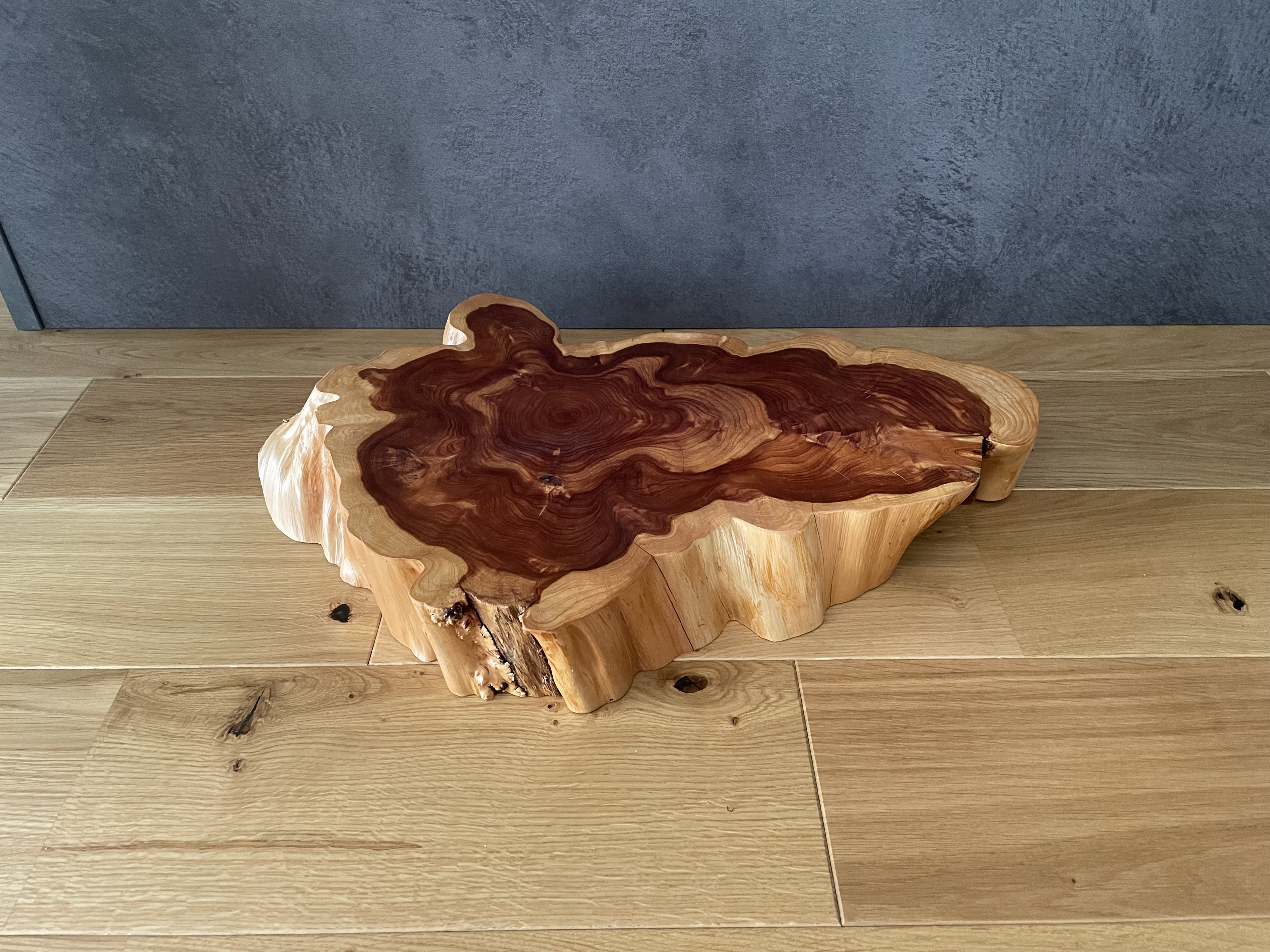 自然の造形美｜カイヅカイブキの花台・インテリア台｜一点物・天然素材