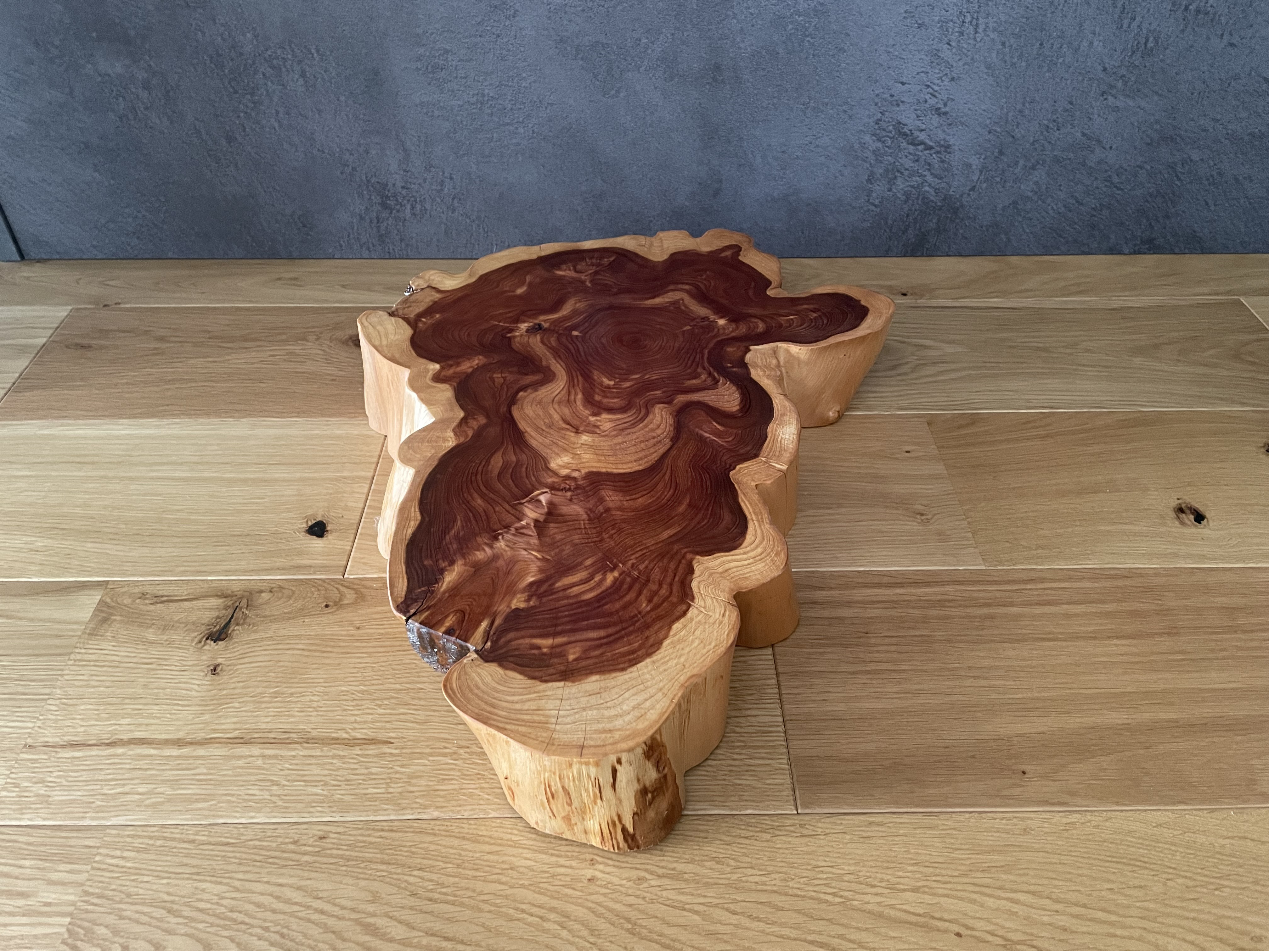 自然の造形美｜カイヅカイブキの花台・インテリア台｜一点物・天然素材