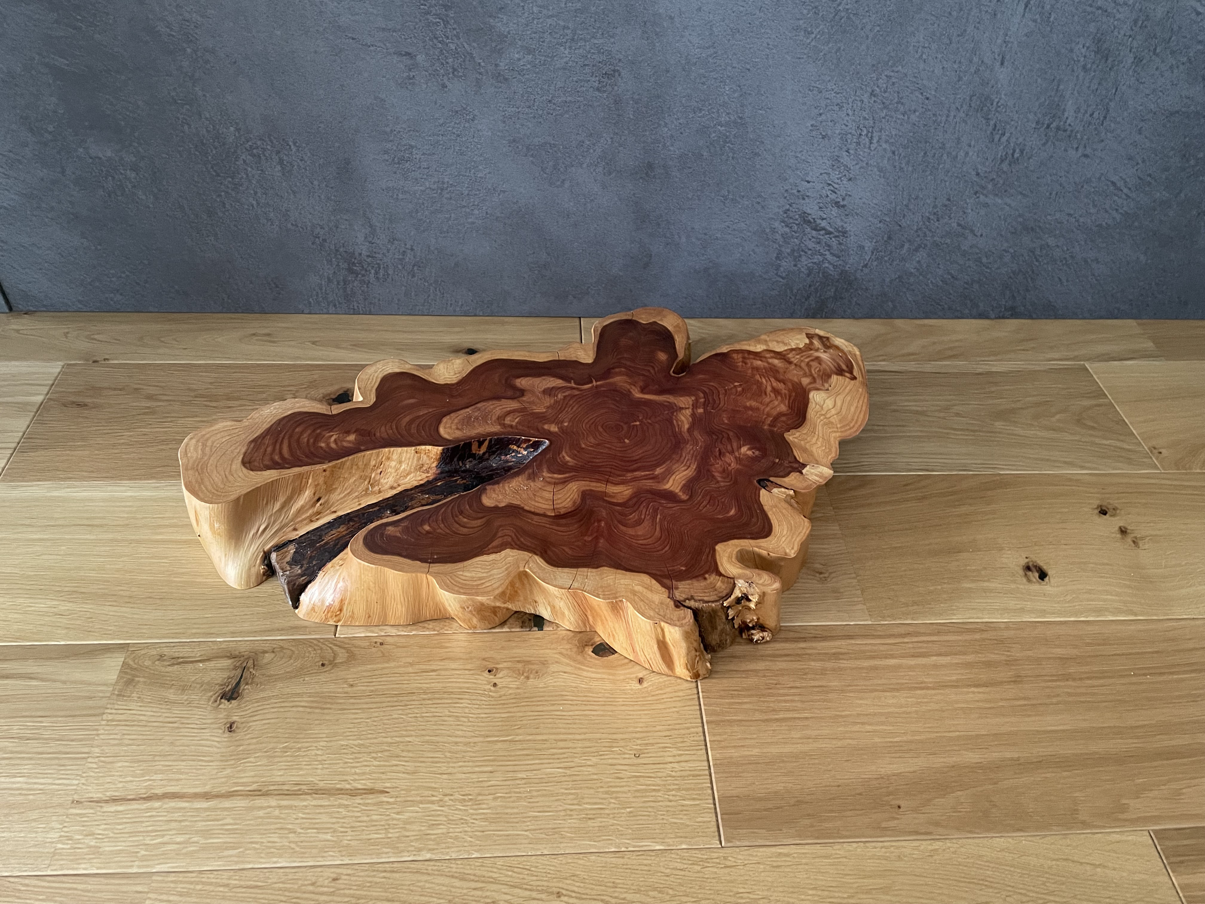 自然の造形美｜カイヅカイブキの花台・インテリア台｜一点物・天然素材