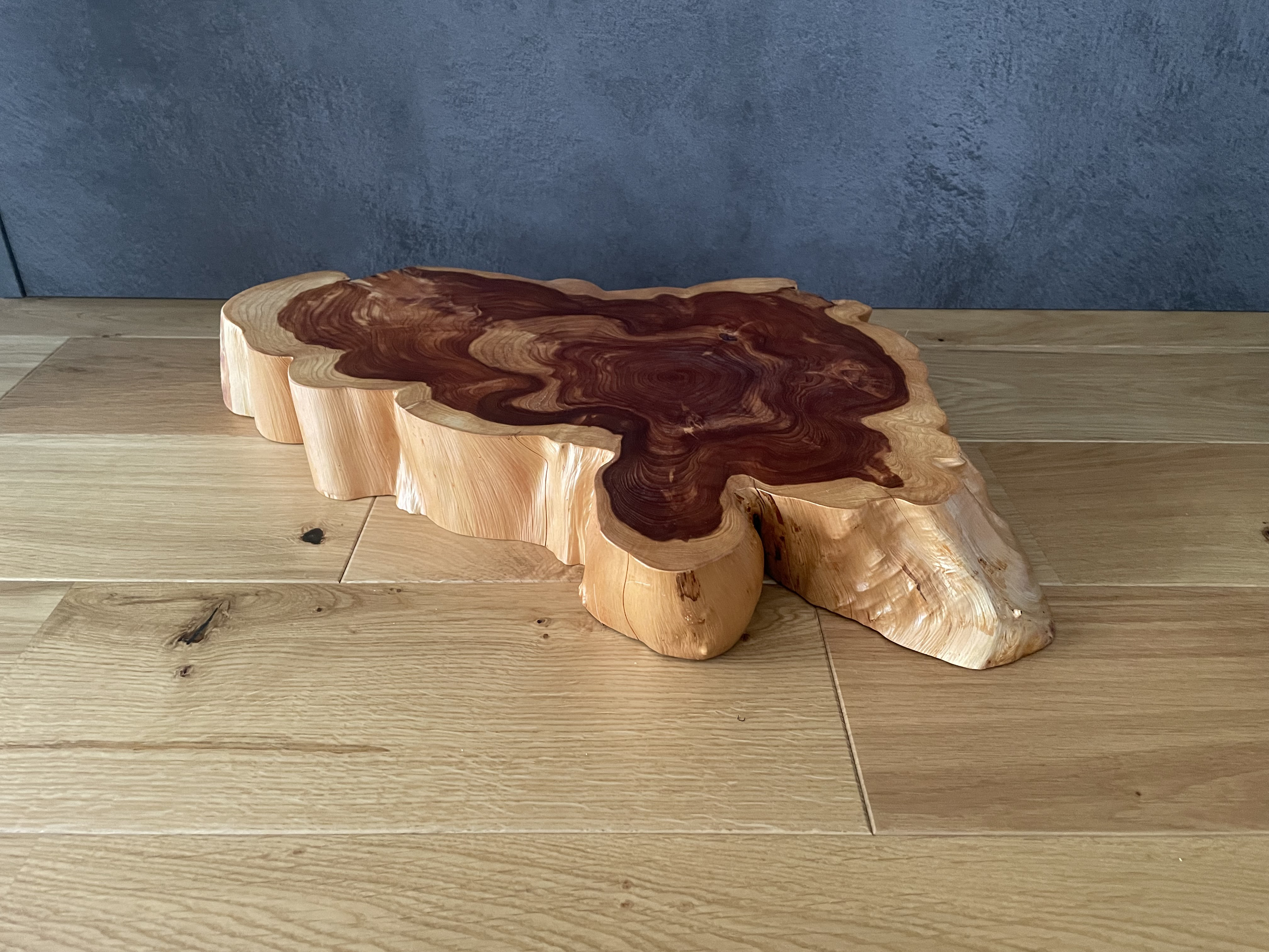 自然の造形美｜カイヅカイブキの花台・インテリア台｜一点物・天然素材