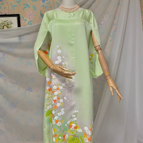 着物からリメイクのワンピース 薄グリーンにお花模様