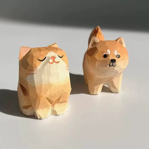ハンドメイド 木彫り 手彫り 柴犬 一点物 置物 インテリア オブジェ めっちゃ可愛い！ 木彫りのオレンジ猫と柴犬 置物 ギフト プレゼント