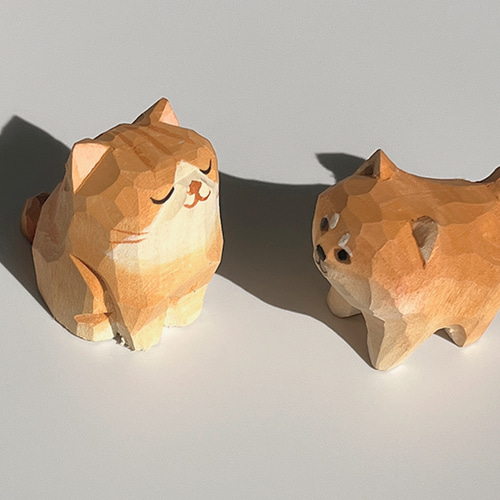 めっちゃ可愛い！ 木彫りのオレンジ猫と柴犬 置物 ギフト プレゼント