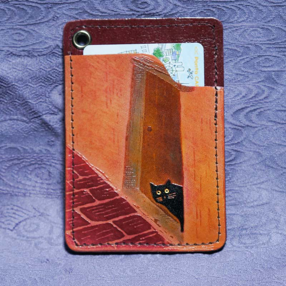 猫のデザイン　レザークラフト　パス&診察券ケース．ドア猫　バッグ　財布　catwalk oikawa 1枚目の画像
