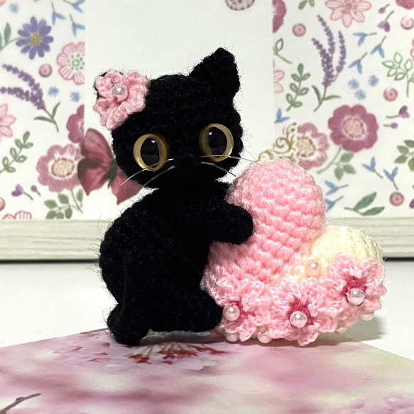 黒猫の桜ハート♡キーホルダー・ストラップ・ボールチェーン＊あみぐるみ♡受注製作品 1枚目の画像