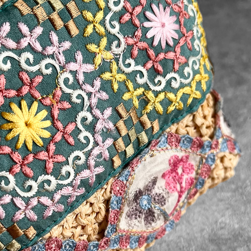 カゴバッグ素材のカゴポーチ インド刺繍/大きめサイズ/マルチポーチ【2