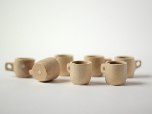 かわいいミニチュアコーヒーカップ/ペンダントorマグネット/セラピストが作る木工品 #0079 5枚目の画像